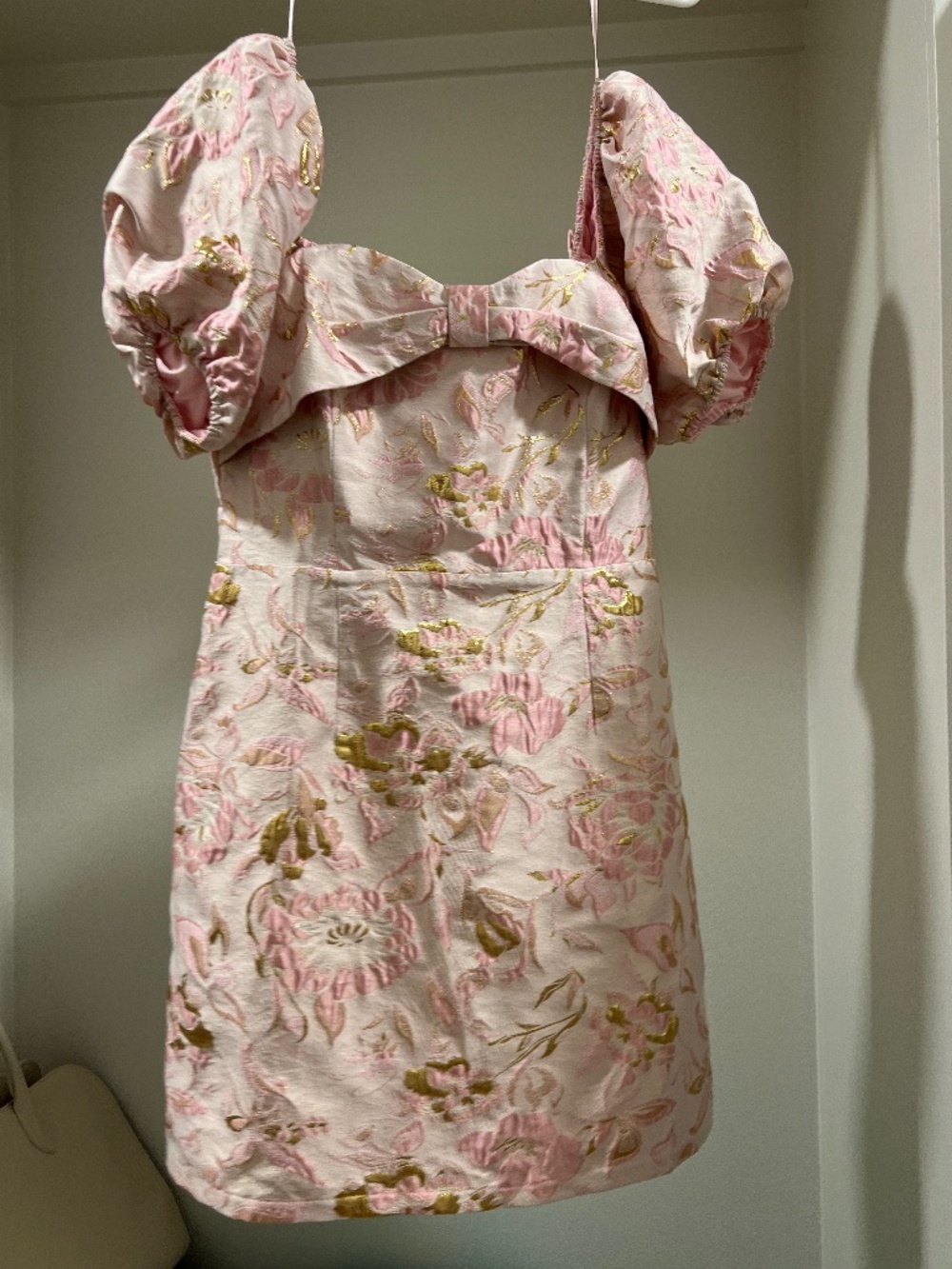 B. Right Floral Puff Sleeve Dress